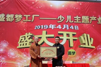 昆明首個(gè)少兒主題教培綜合體開(kāi)業(yè),原白云淘寶城蛻變?yōu)槭⒍級(jí)艄S